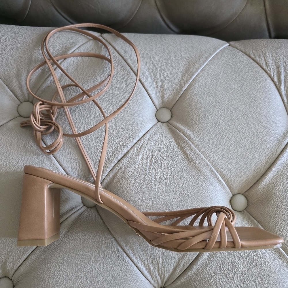 Billini Sandals Ankle Strap Square Heels Tan Brown Camel size 8.5